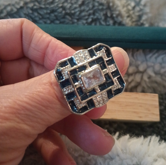 Elegant Blue and Silver Geometric Ring - Picture 8 of 12